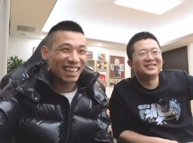 出镜女主播直播间，旭旭宝宝回应即将复播，网友：不直播为躲年度 | 黑料正能量