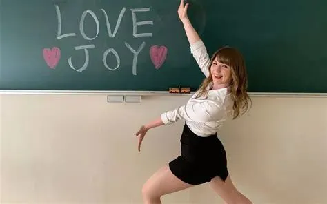在岛国业界打拼的美国大妞—June Lovejoy | 黑料正能量