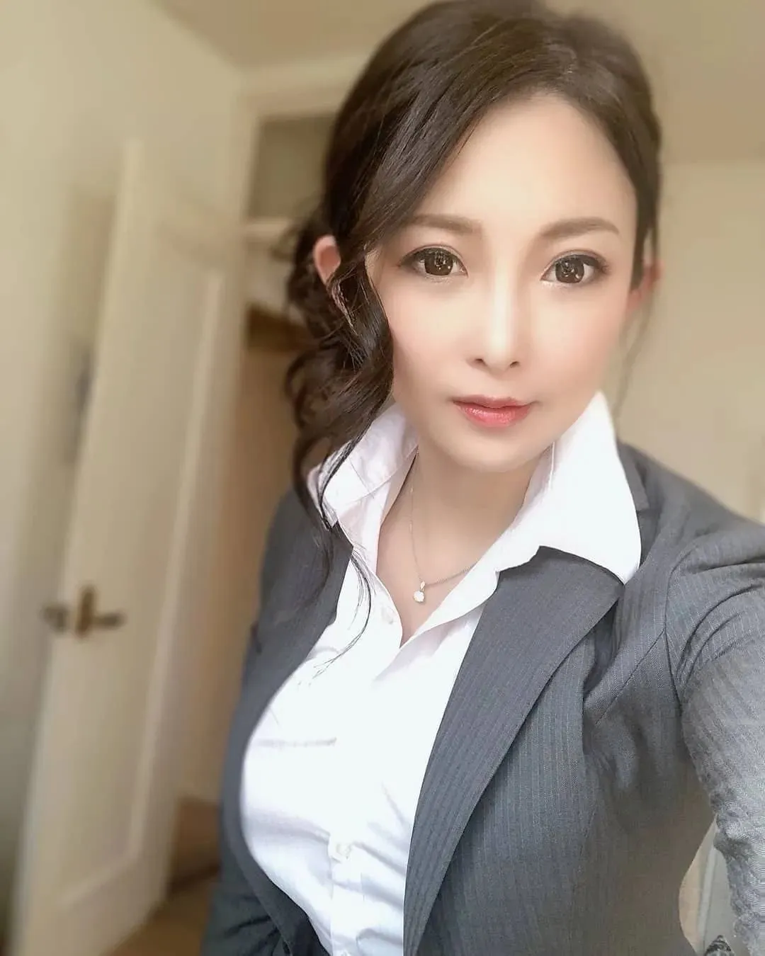 90年代的写真明星40岁居然还AV出道—一色桃子 | 黑料正能量