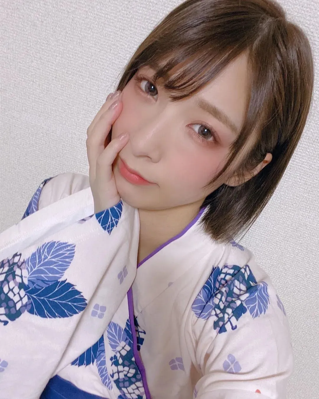 19岁下海的发片机器，男女通吃的极品短发妹—阿部乃美久 | 黑料正能量