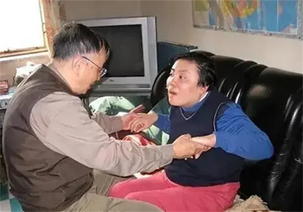 朱令案到底怎么回事(为什么我们不能忘记朱令案)