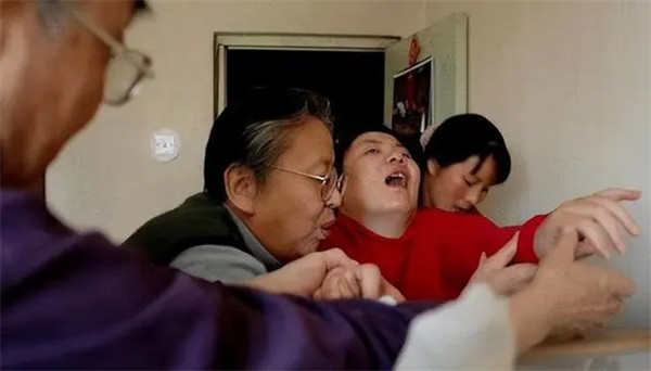 朱令案到底怎么回事(为什么我们不能忘记朱令案)