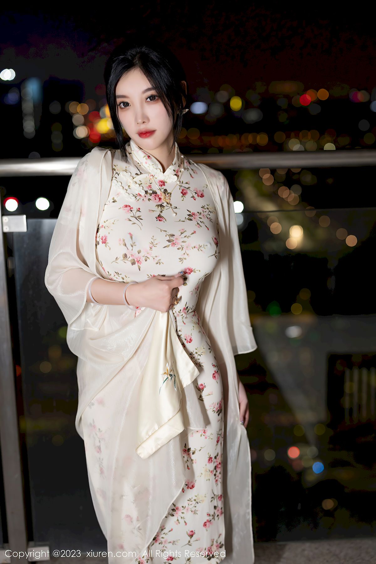 秀人网性感女神杨晨晨Yome米色旗袍搭配原色丝袜浙江旅拍