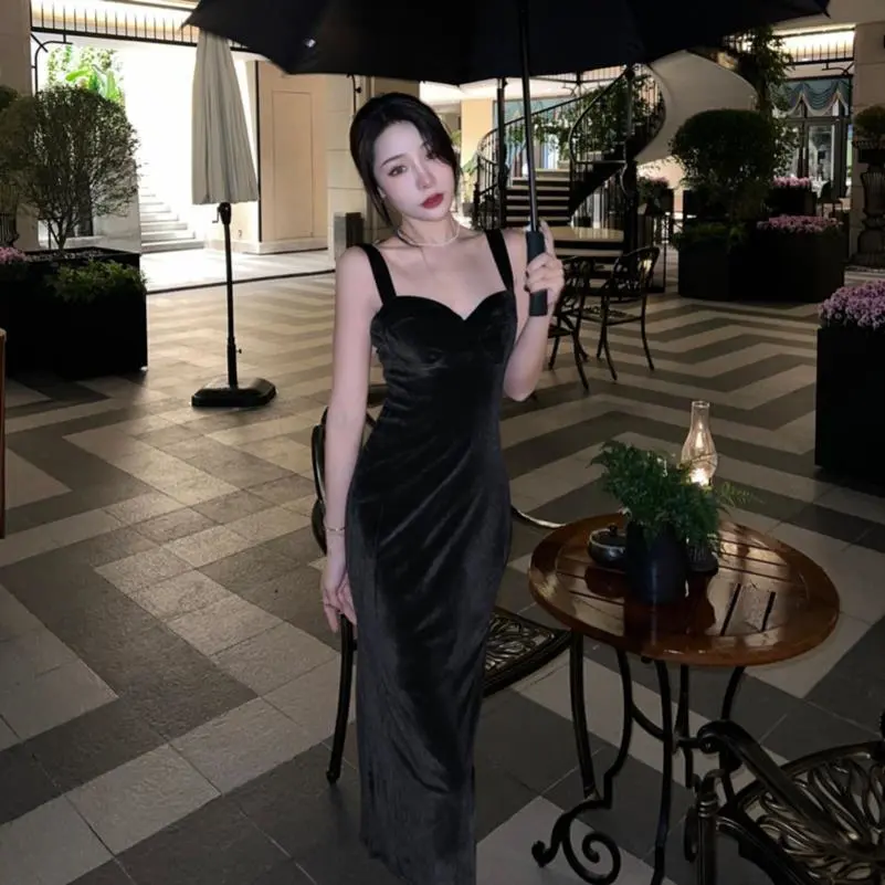 丝绒吊带酒红色连衣裙女复古港风法式赫本风
