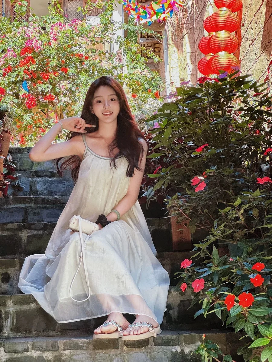 白水女吊带裙4.5折包邮出，仅试穿