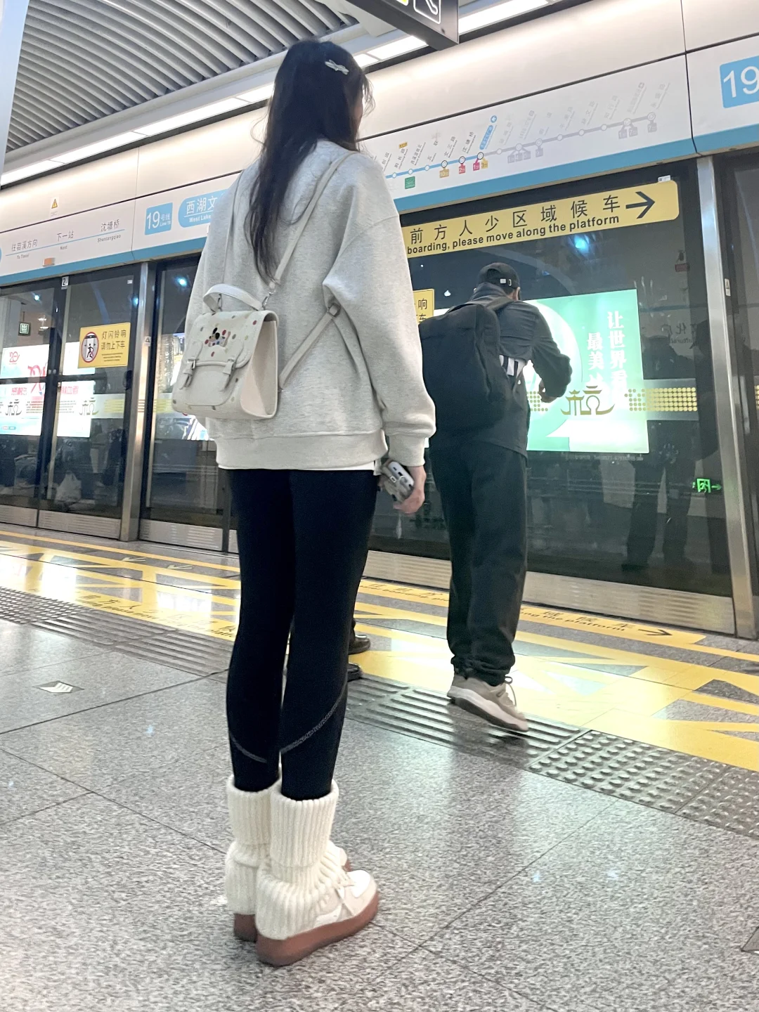 这种瑜伽裤穿搭的受众群体是谁啊....