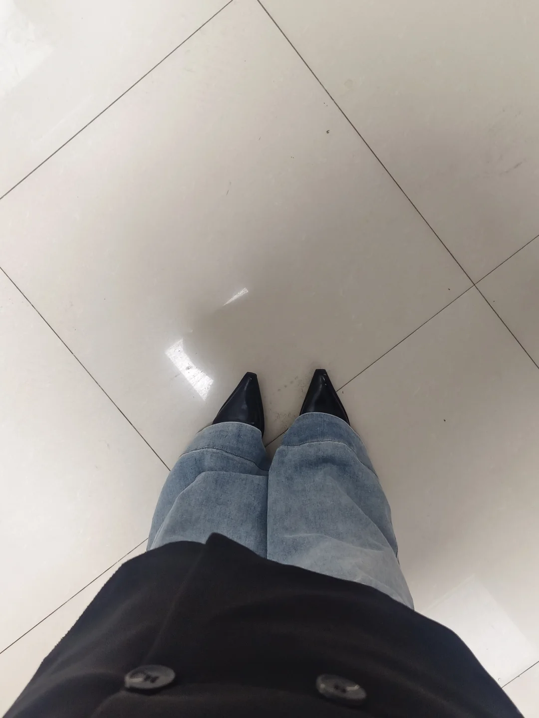 女大在学校可以穿高跟鞋吗