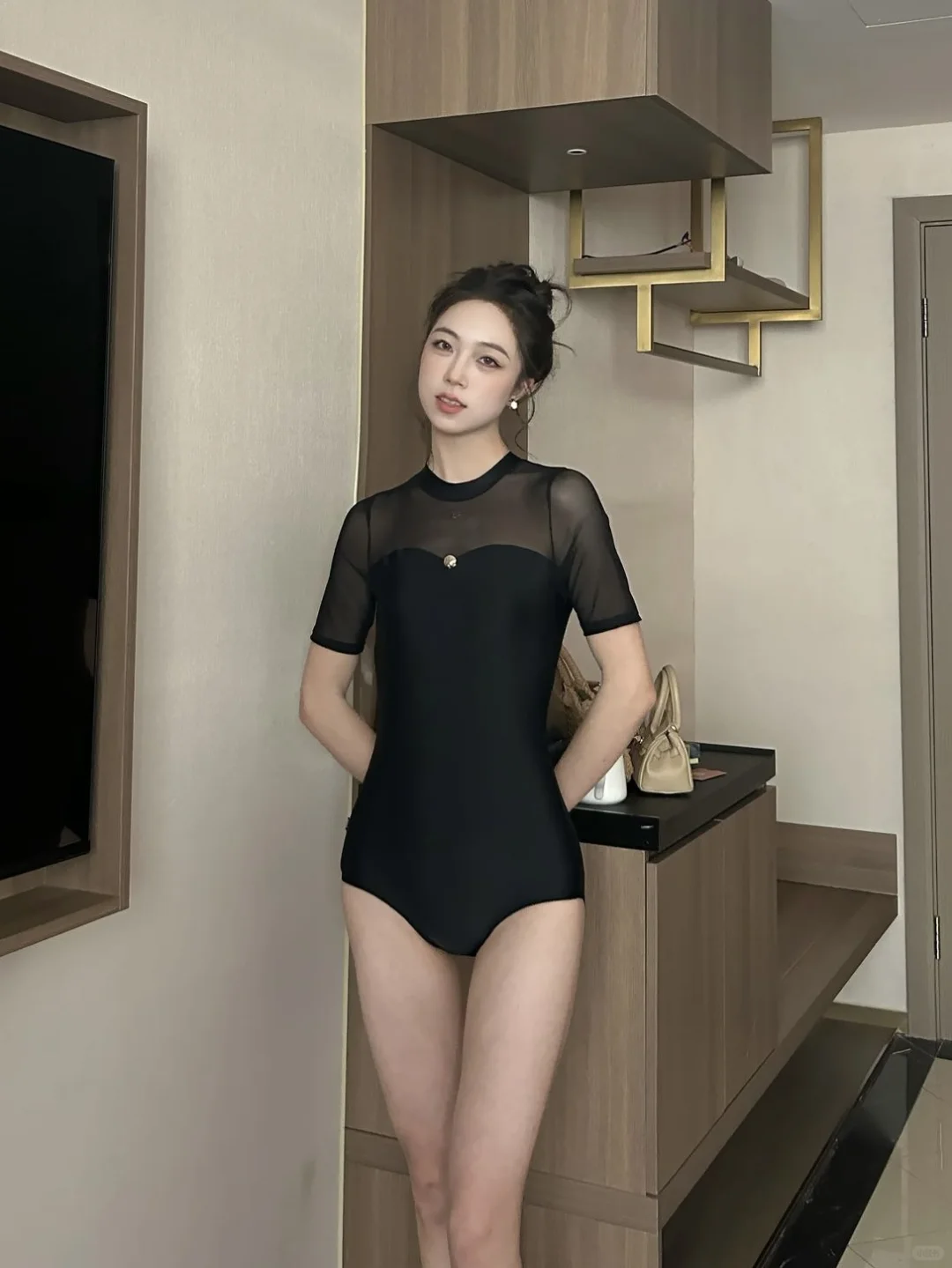 🖤网纱修泳衣=ins博主居家照流量密码