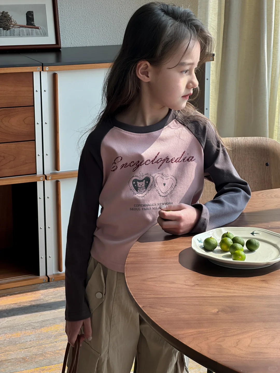女儿春日炸街穿搭！辣妹T搭工装裤，好时髦！