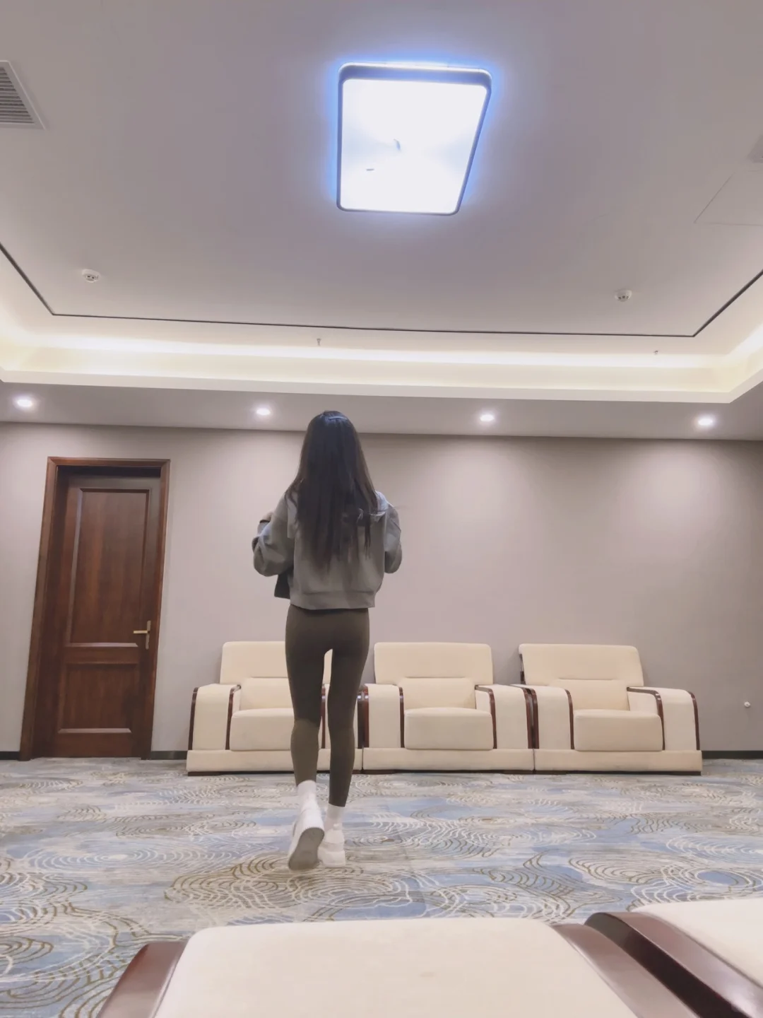 求解为什么穿瑜伽裤走路的时候屁股这样啊