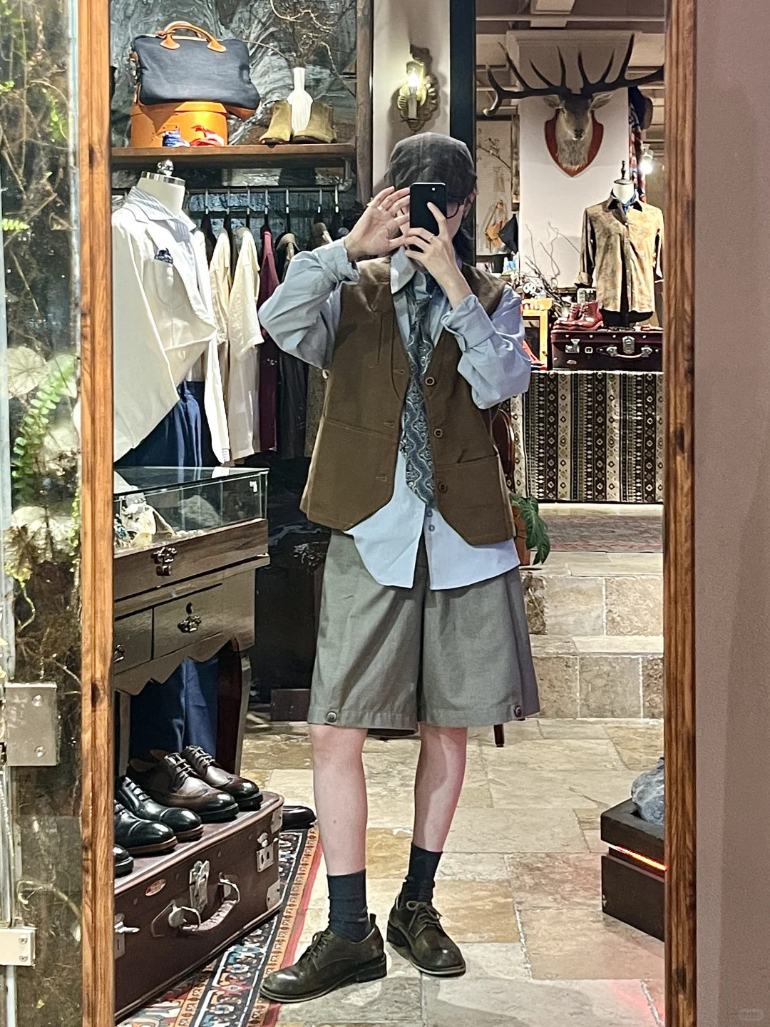 复古服装店店员每天穿什么