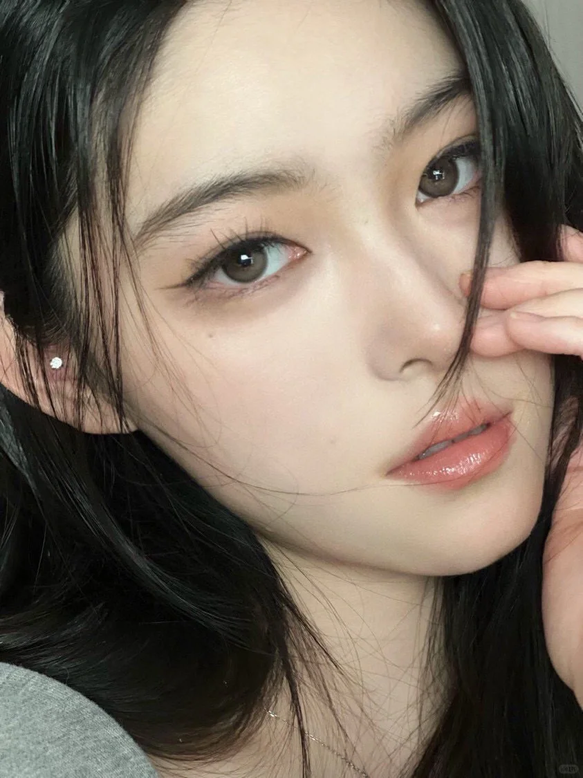 Baby嫩模时期一样的眼珠子！超美的哇✨