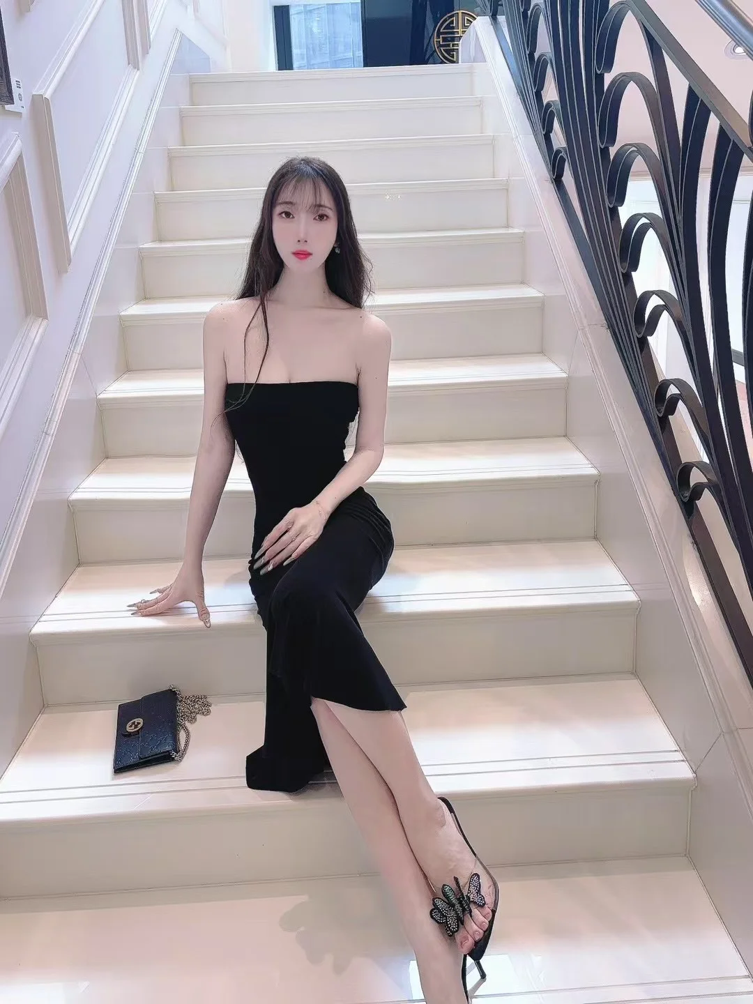 上班这么穿是不是不太好，反正不是白天去。