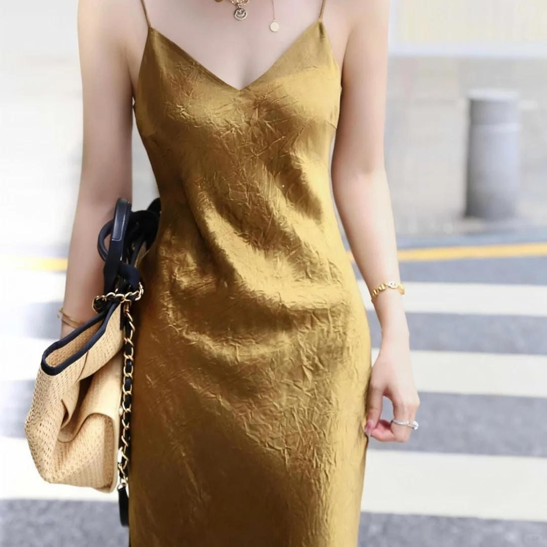 👗夏季必备！性感显白吊带裙👠