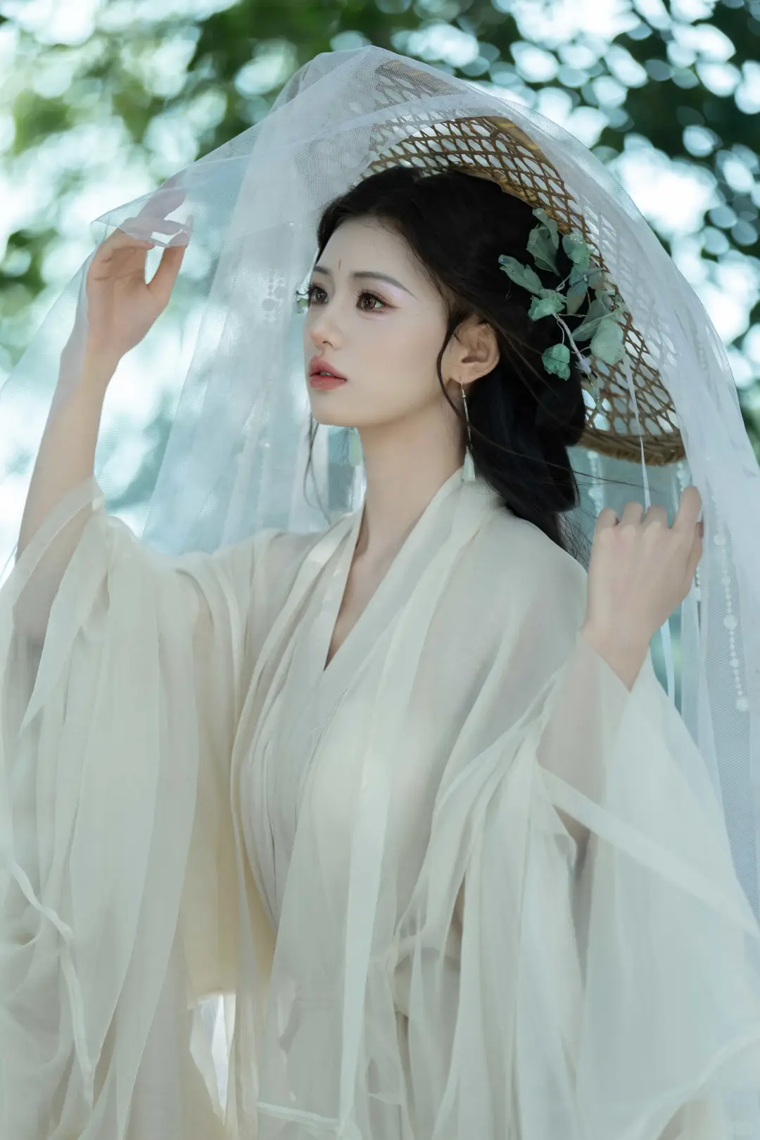 误入尘世的清冷白月光🌿氛围感魏晋风写真