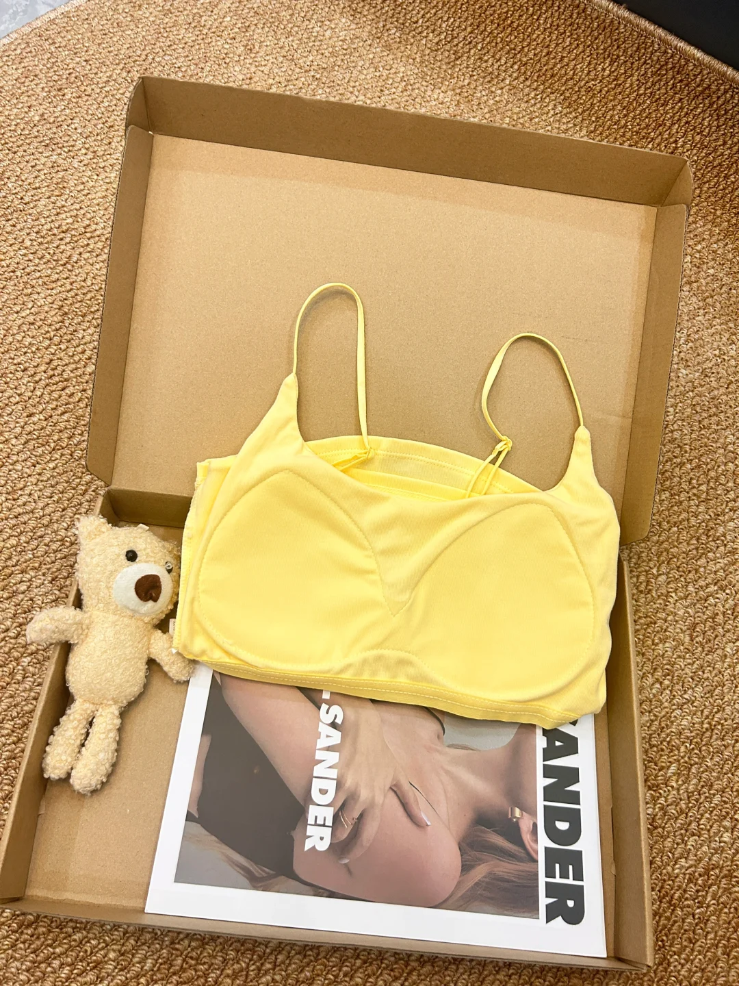 💛救命！这件奶黄色吊带背心也太绝了吧！显白