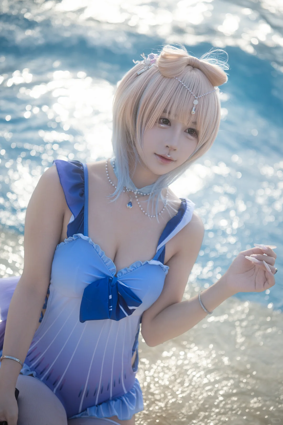 清凉一夏、泳池少女与水的邂逅