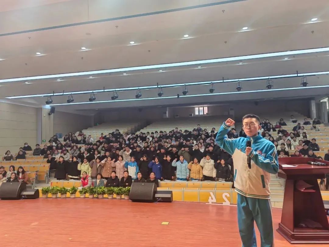 金石为开战中考  龙飞千仞圆梦想 ——湖南师范大学附属金龙学校召开2024届中考百日誓师大会 第19张