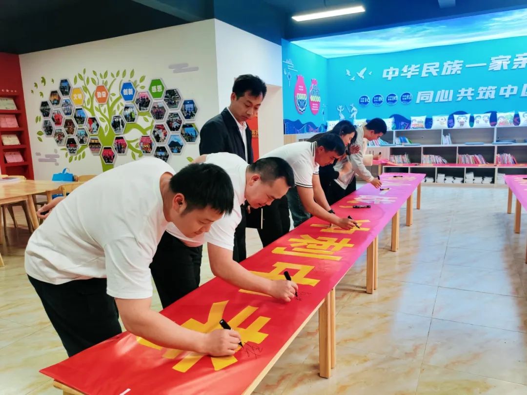 砥砺百日,圆梦中考----老寨苗族乡中学2024届中考百日誓师大会 第25张 砥砺百日,圆梦中考----老寨苗族乡中学2024届中考百日誓师大会 第25张