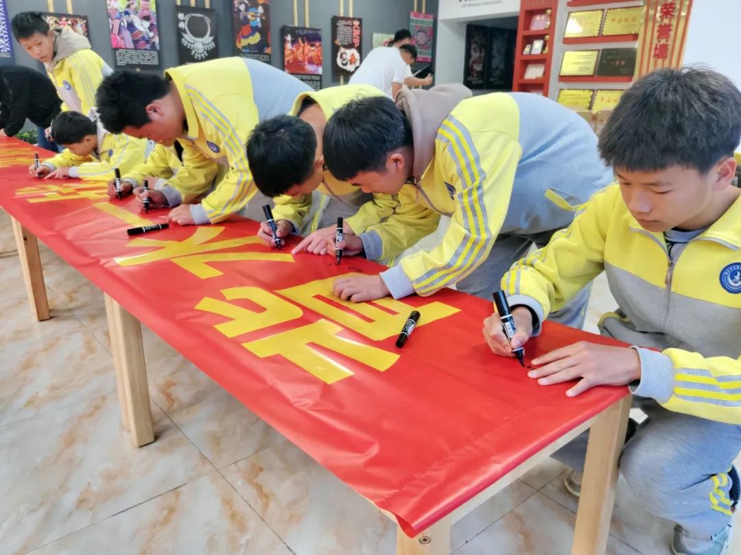 砥砺百日,圆梦中考----老寨苗族乡中学2024届中考百日誓师大会 第26张 砥砺百日,圆梦中考----老寨苗族乡中学2024届中考百日誓师大会 第26张