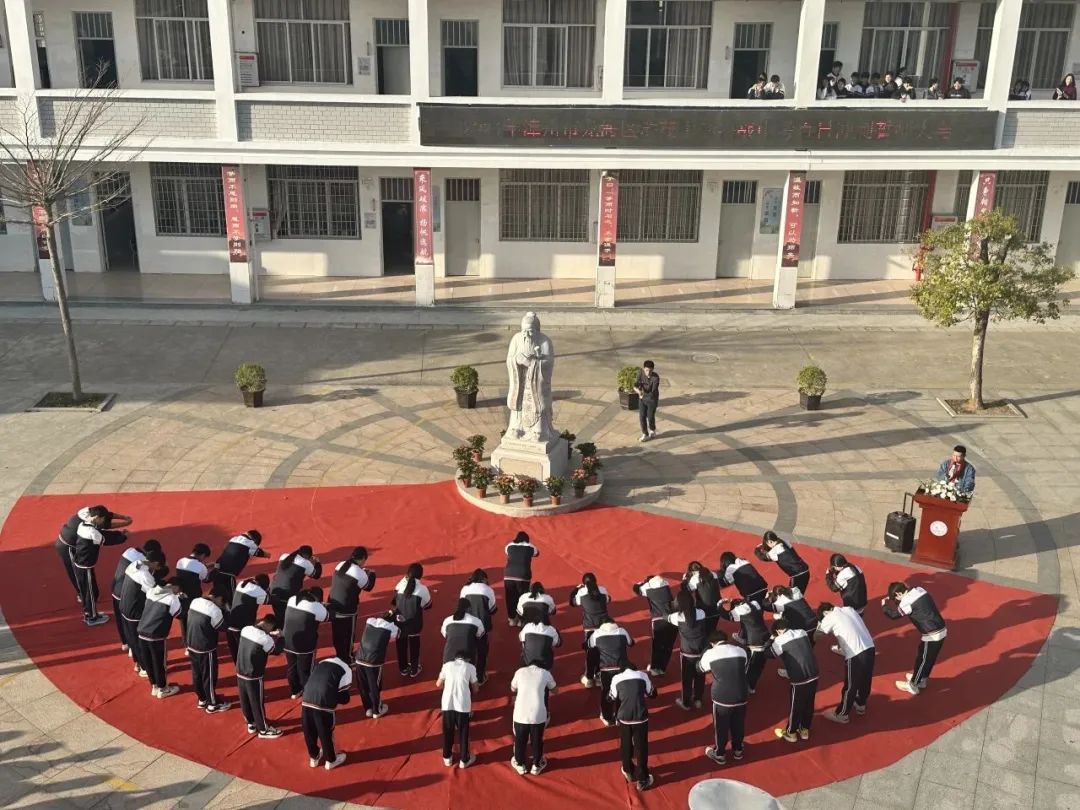 三年磨一剑,百日铸辉煌——浒茂中学举行中考百日冲刺誓师大会 第10张 三年磨一剑,百日铸辉煌——浒茂中学举行中考百日冲刺誓师大会 第10张