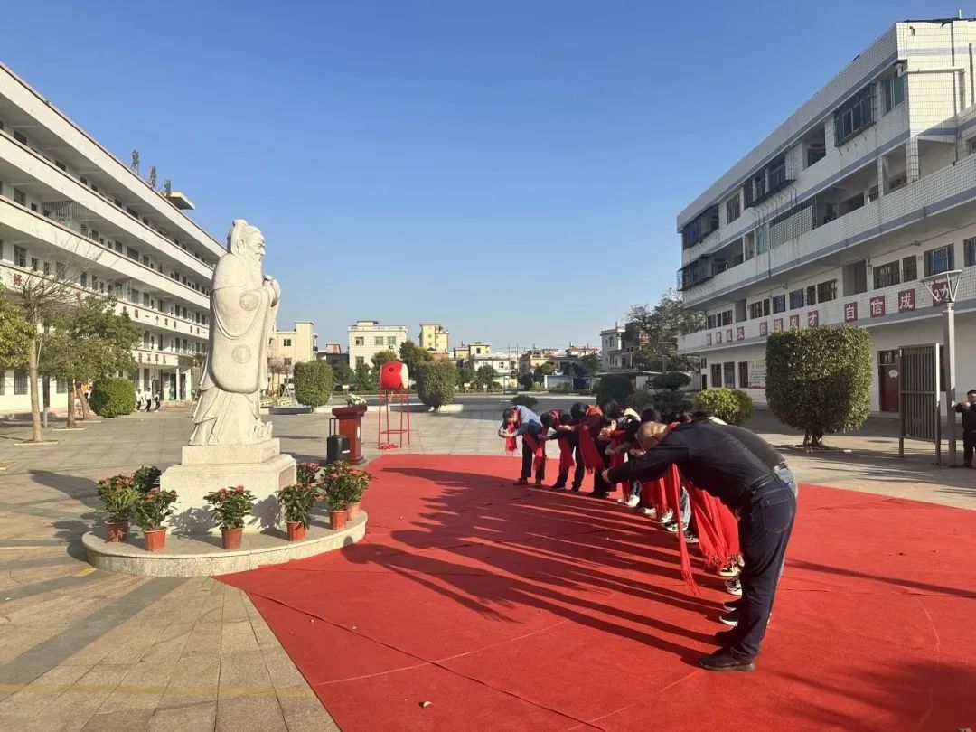 三年磨一剑,百日铸辉煌——浒茂中学举行中考百日冲刺誓师大会 第9张 三年磨一剑,百日铸辉煌——浒茂中学举行中考百日冲刺誓师大会 第9张