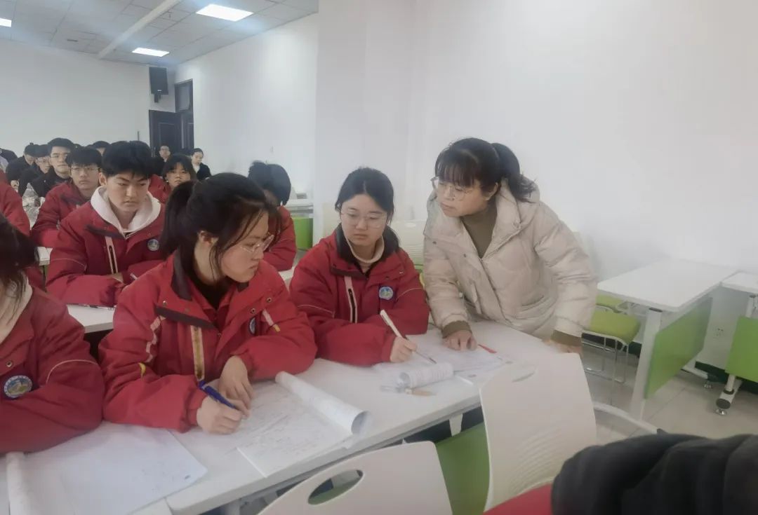 聚焦高考同逐梦 名师引领再提升——合阳县2024年高三二轮复课研讨会顺利召开 第4张 聚焦高考同逐梦 名师引领再提升——合阳县2024年高三二轮复课研讨会顺利召开 第4张