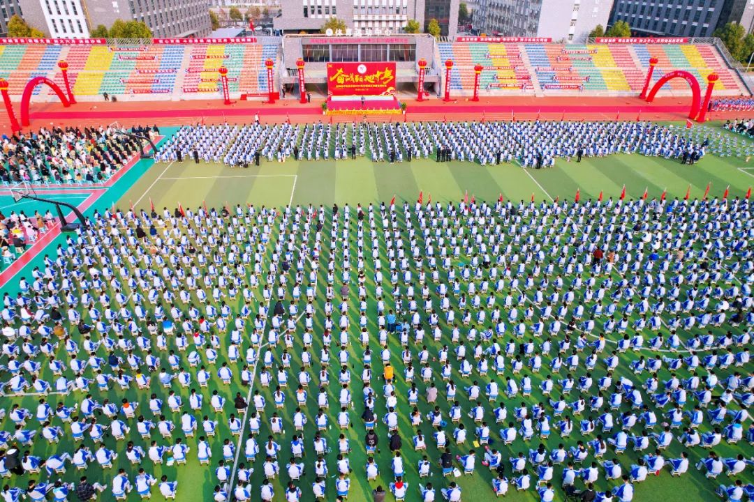 百日誓师抒壮志 逐梦中考正当时——洛阳地矿双语学校举行2024年中考百日冲刺誓师大会 第2张 百日誓师抒壮志 逐梦中考正当时——洛阳地矿双语学校举行2024年中考百日冲刺誓师大会 第2张
