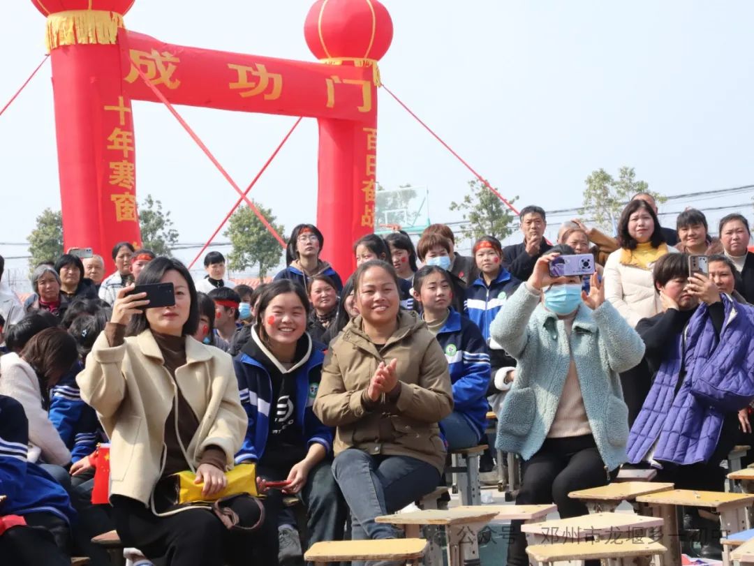 冲刺百天 决胜中考一一邓州市龙堰一初中  举行大型励志报告会 第14张