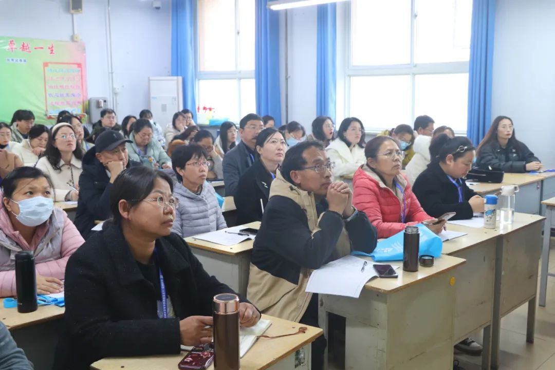 2024届高考情景化命题趋势分析暨高三提质增分策略研讨会在衡水十三中举行 第20张 2024届高考情景化命题趋势分析暨高三提质增分策略研讨会在衡水十三中举行 第20张