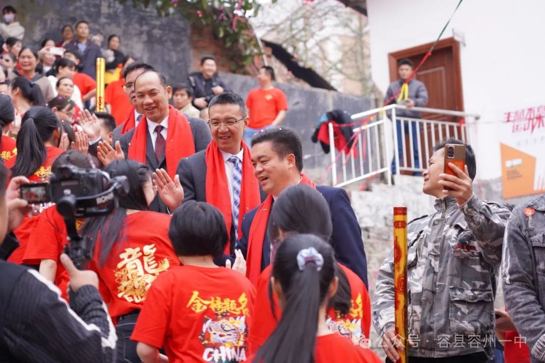 百日冲刺·决胜中考——容县容州镇第一中学举行2024年中考百日冲刺誓师大会 第66张 百日冲刺·决胜中考——容县容州镇第一中学举行2024年中考百日冲刺誓师大会 第66张