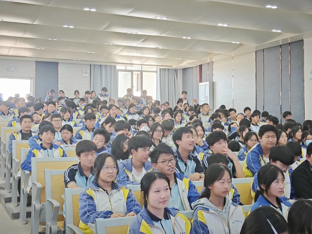 【云大帮扶】静心减压 中考不惧丨昆一中富民学校(黎明学校)开展学生心理健康讲座 第4张 【云大帮扶】静心减压 中考不惧丨昆一中富民学校(黎明学校)开展学生心理健康讲座 第4张