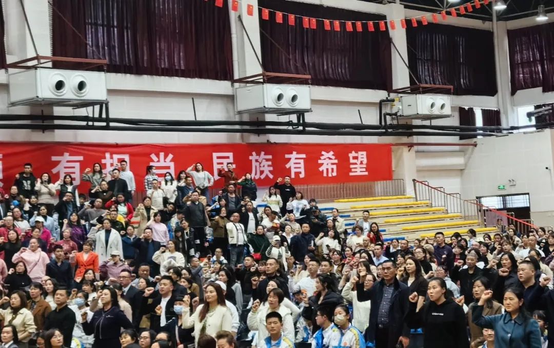 风华正茂 挥斥方遒·励志三载 奋战中考——成都市中和中学初2024届中考冲刺大会 第19张 风华正茂 挥斥方遒·励志三载 奋战中考——成都市中和中学初2024届中考冲刺大会 第19张