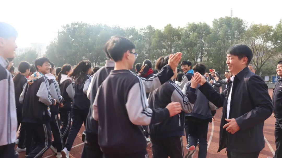 邓州市致远学校隆重举行2024届中考百日冲刺誓师大会 第22张 邓州市致远学校隆重举行2024届中考百日冲刺誓师大会 第22张