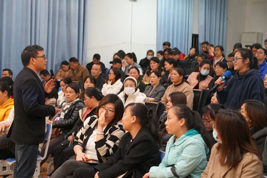 走近中考,梦圆仙葫——南宁市仙葫学校到南宁市民主路小学观澜溪谷校区开展中小衔接专题交流活动 第4张 走近中考,梦圆仙葫——南宁市仙葫学校到南宁市民主路小学观澜溪谷校区开展中小衔接专题交流活动 第4张
