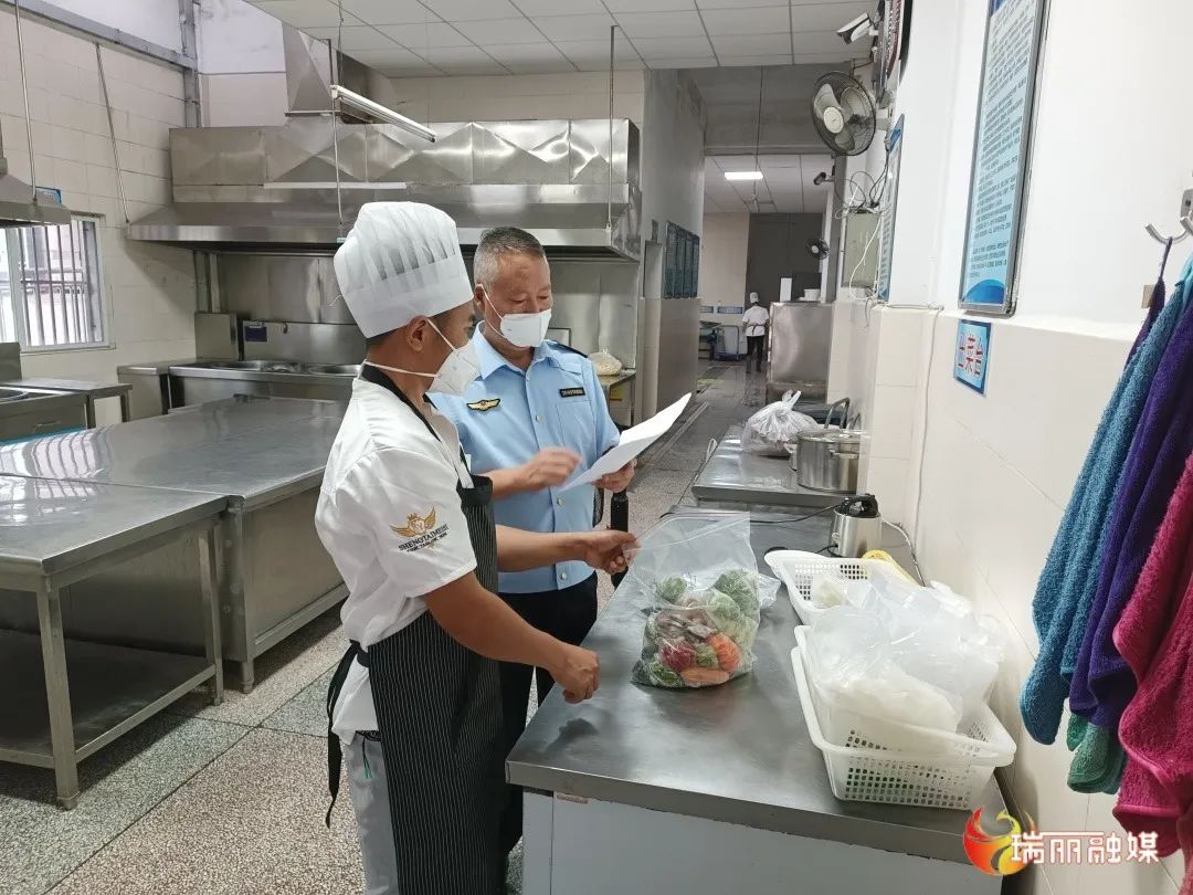 瑞丽市市场监督管理局为高考期间食品安全保驾护航 第2张 瑞丽市市场监督管理局为高考期间食品安全保驾护航 第2张