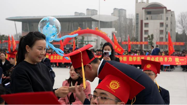十八岁乘风破浪勇担当  八十天圆梦高考谱新篇——湖北荆门外语学校举行2024届十八岁成人礼暨高考八十天誓师大会 第17张