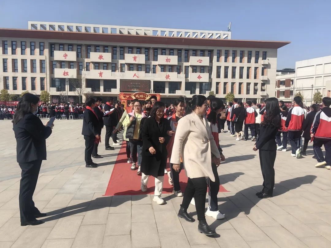 龙行龘龘拼百日 同心合力赢中考——民权县鲲鹏学校2024年中考百日誓师大会 第36张 龙行龘龘拼百日 同心合力赢中考——民权县鲲鹏学校2024年中考百日誓师大会 第36张