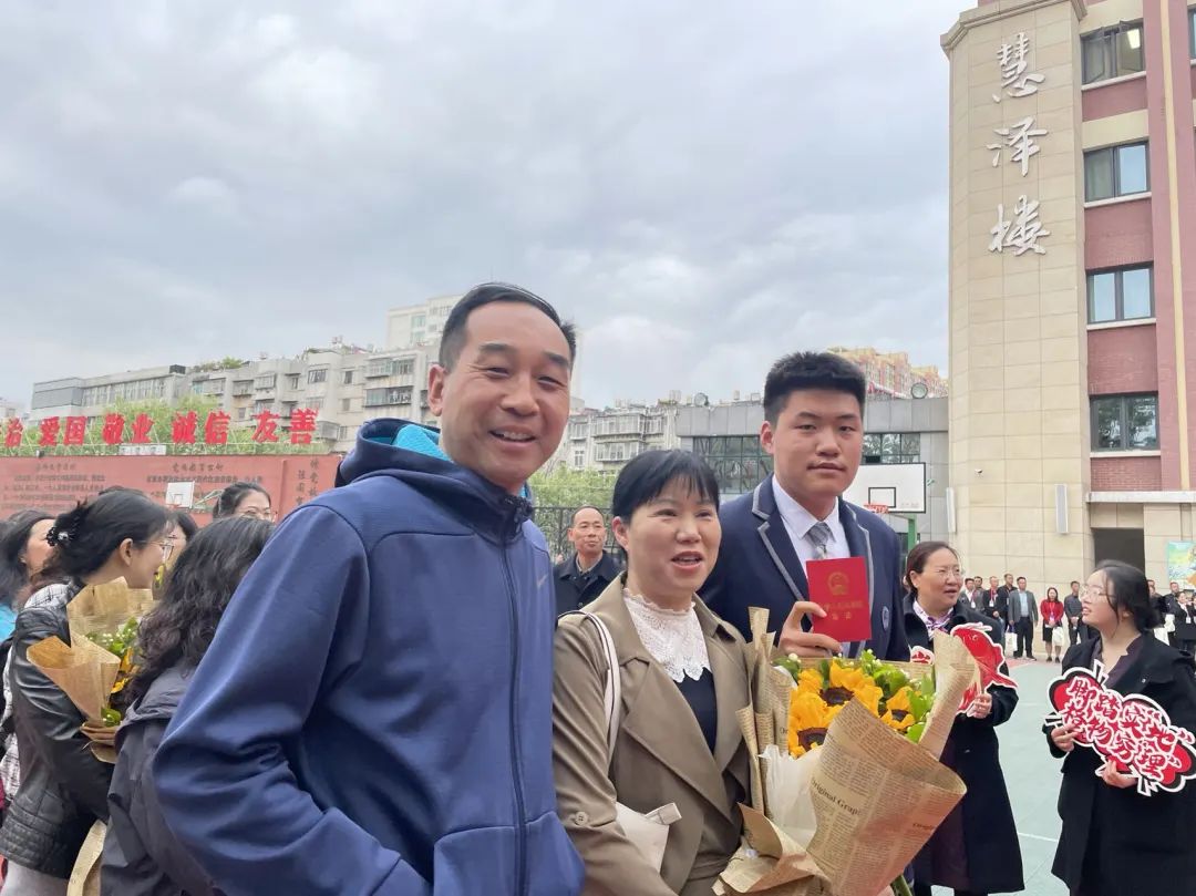 十八志,战高考 | 云南师范大学实验中学高2024届十八岁成人礼暨高考誓师大会 第8张 十八志,战高考 | 云南师范大学实验中学高2024届十八岁成人礼暨高考誓师大会 第8张