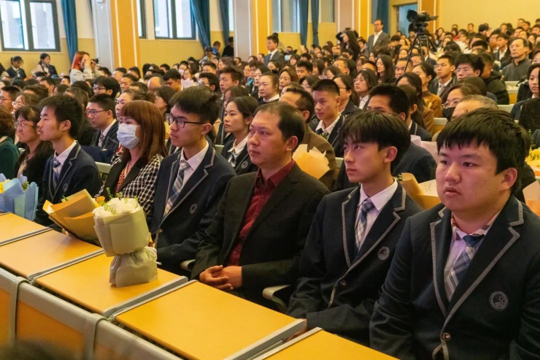 十八志,战高考 | 云南师范大学实验中学高2024届十八岁成人礼暨高考誓师大会 第33张 十八志,战高考 | 云南师范大学实验中学高2024届十八岁成人礼暨高考誓师大会 第33张