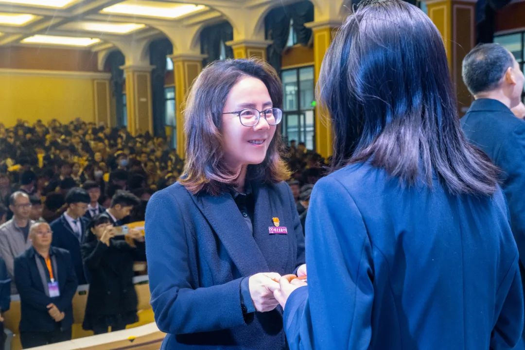 十八志,战高考 | 云南师范大学实验中学高2024届十八岁成人礼暨高考誓师大会 第37张 十八志,战高考 | 云南师范大学实验中学高2024届十八岁成人礼暨高考誓师大会 第37张