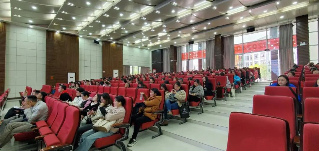 “辰风”破浪铸辉煌 共谋高考新篇章 | 2024年高考桂林市复习备考全员培训会(英语科目)在我校召开 第8张
