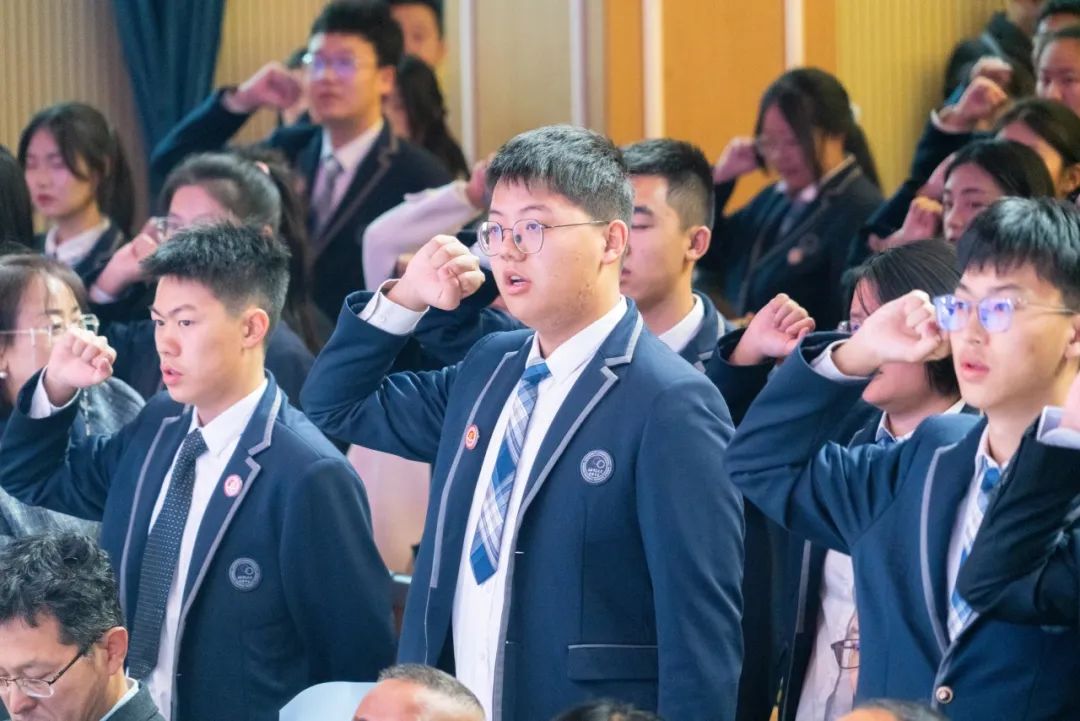 十八志,战高考 | 云南师范大学实验中学高2024届十八岁成人礼暨高考誓师大会 第44张 十八志,战高考 | 云南师范大学实验中学高2024届十八岁成人礼暨高考誓师大会 第44张