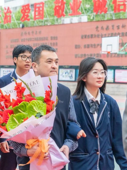 十八志,战高考 | 云南师范大学实验中学高2024届十八岁成人礼暨高考誓师大会 第13张 十八志,战高考 | 云南师范大学实验中学高2024届十八岁成人礼暨高考誓师大会 第13张