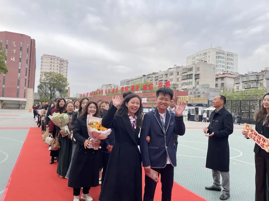 十八志,战高考 | 云南师范大学实验中学高2024届十八岁成人礼暨高考誓师大会 第14张 十八志,战高考 | 云南师范大学实验中学高2024届十八岁成人礼暨高考誓师大会 第14张
