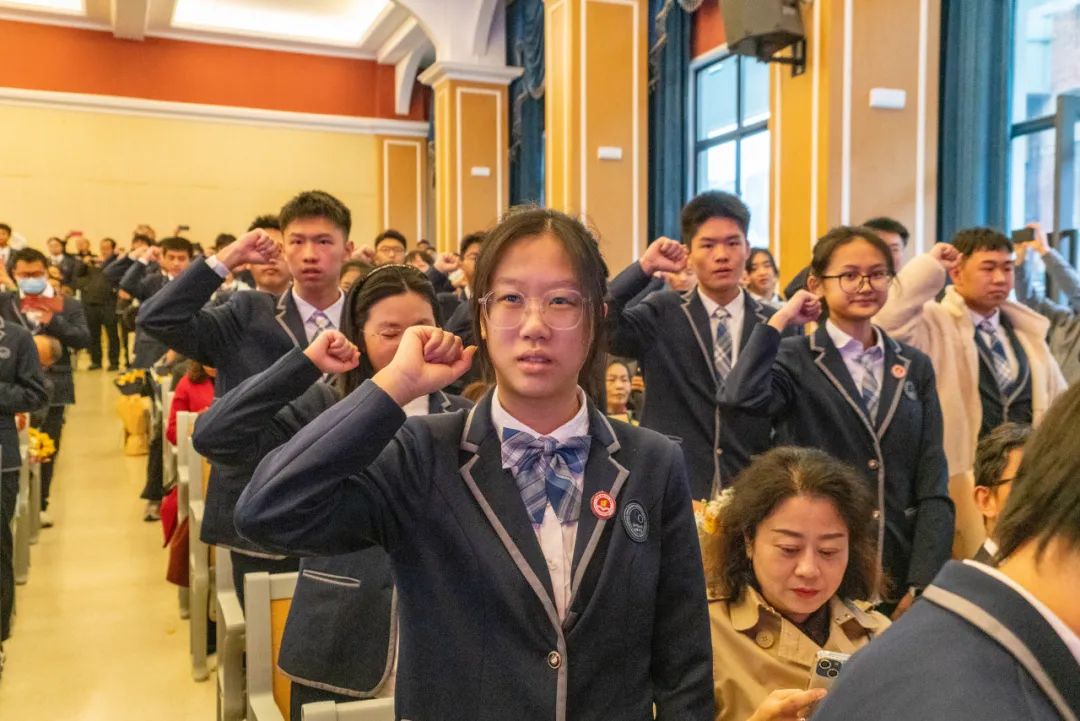 十八志,战高考 | 云南师范大学实验中学高2024届十八岁成人礼暨高考誓师大会 第78张 十八志,战高考 | 云南师范大学实验中学高2024届十八岁成人礼暨高考誓师大会 第78张