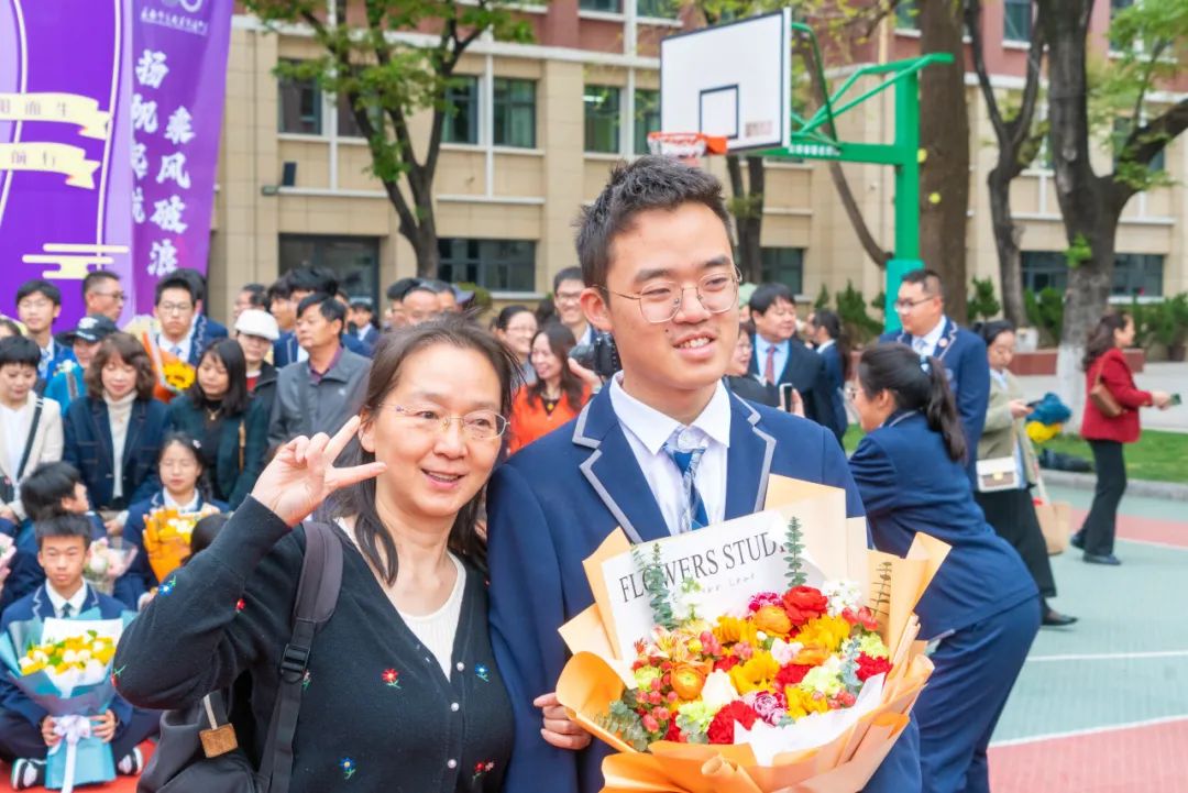 十八志,战高考 | 云南师范大学实验中学高2024届十八岁成人礼暨高考誓师大会 第90张 十八志,战高考 | 云南师范大学实验中学高2024届十八岁成人礼暨高考誓师大会 第90张