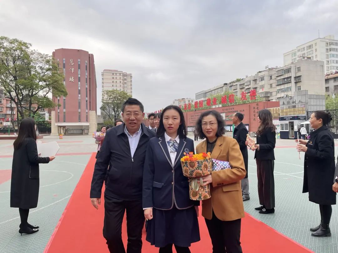 十八志,战高考 | 云南师范大学实验中学高2024届十八岁成人礼暨高考誓师大会 第15张 十八志,战高考 | 云南师范大学实验中学高2024届十八岁成人礼暨高考誓师大会 第15张