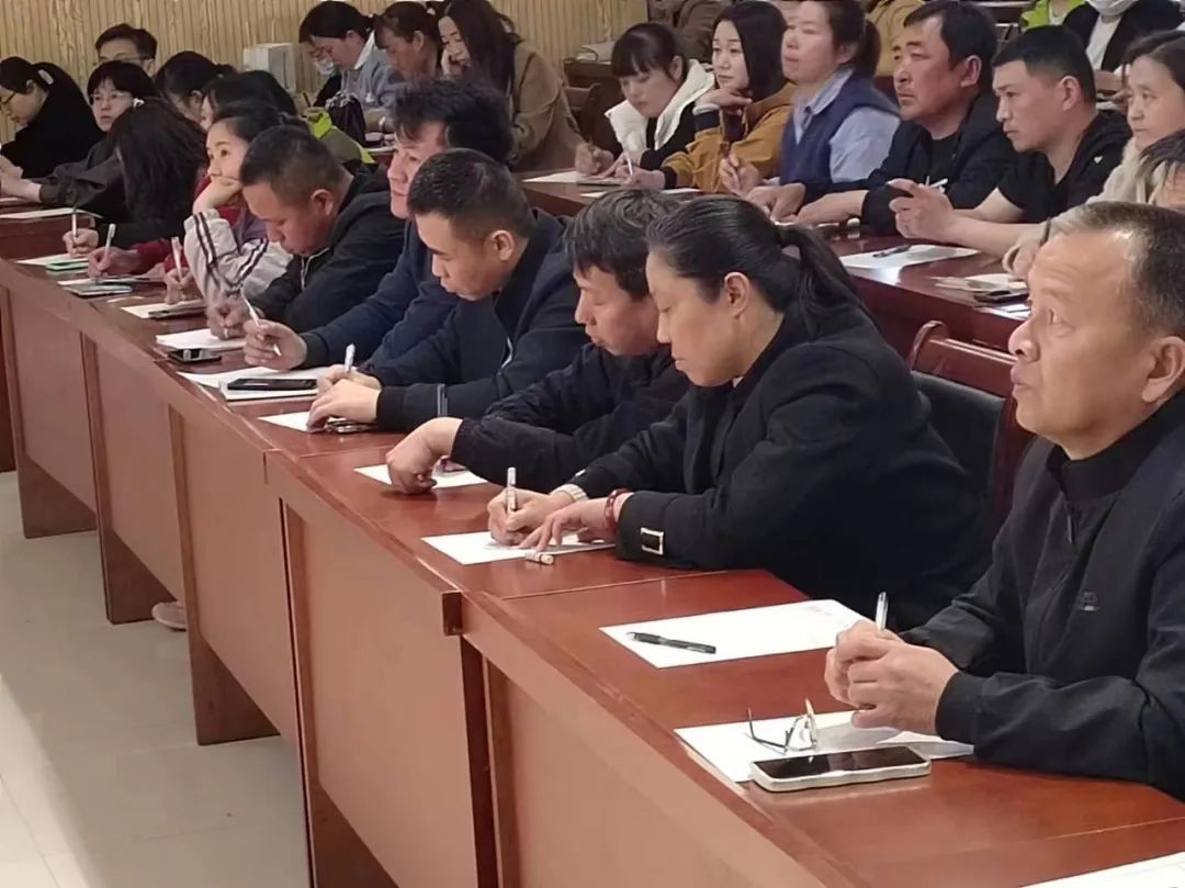 克服焦虑,绽放中考 ---二中西区九年级开展家长课堂活动 第6张 克服焦虑,绽放中考 ---二中西区九年级开展家长课堂活动 第6张