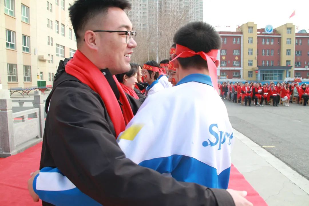 中考动员燃斗志 热辣滚烫逐梦想——十一师二中2024届毕业生备战中考动员大会 第18张 中考动员燃斗志 热辣滚烫逐梦想——十一师二中2024届毕业生备战中考动员大会 第18张